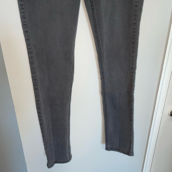 𝅺GRAY Skinny Jeans - Picture 3 of 12